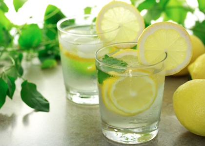 The Health Benefits of Lemon Water - Lemon Water